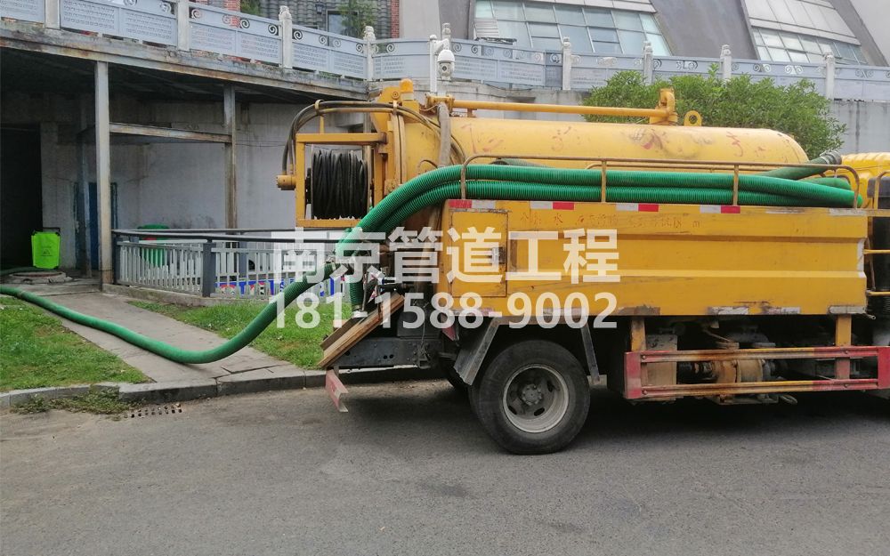 277新庄商场隔油池吸污