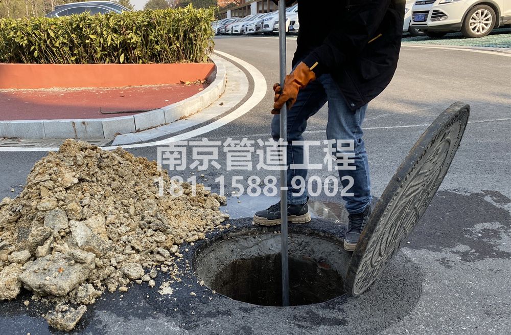 306新庄管道油块清理